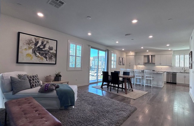 Serene Townhome at The Pools/3b3.5b 3 Balconies with WiFi, AC in lovely Irvine