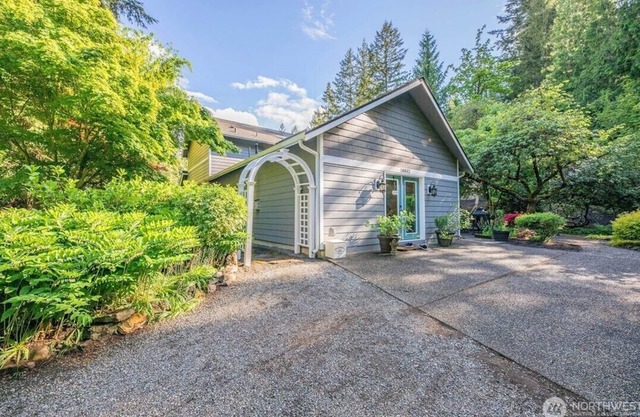 Serene Wooded Retreat in Woodinville