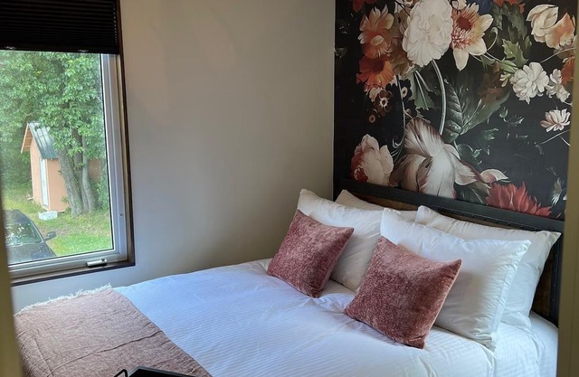 Serenity Amidst Nature: Falling Flower Hideaway