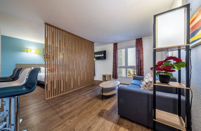 Serenity Aparthotel - 4 pax - La défense 10 minutes walk to Subway