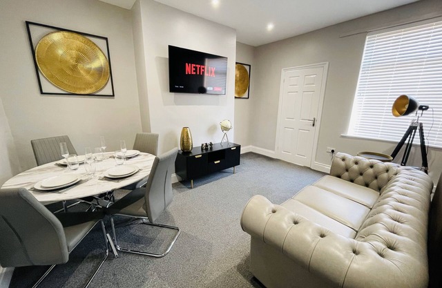 Serenity By The Sea, Stylish Two Bedroom Apartment Near The Beach, South Shields
