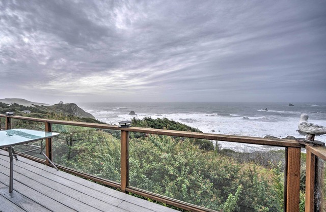 Serenity By The Sea - Chic Oceanfront Home w/Deck
