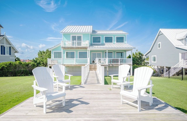 Serenity by the Sea: Nostalgic Oceanfront Home with Room for the Whole Family