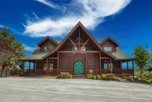 Serenity Mountain Pool Lodge, Theater Room, 1089 FREE tickets each paid day, Dollywood and More!