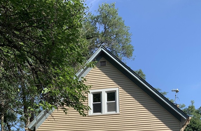 Serenity Now: Cozy 2 bedroom in the idyllic country setting near the river.