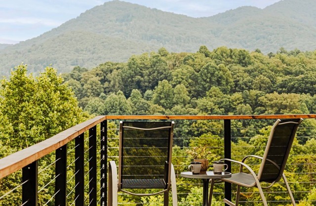 Serenity Now is a 4BR/3.5BA mountain retreat where fall shines. Gather by the gas fireplace, share meals in open living spaces, and relax on a large deck with sweeping views and changing leaves. Perfect for families, friends, or couples.