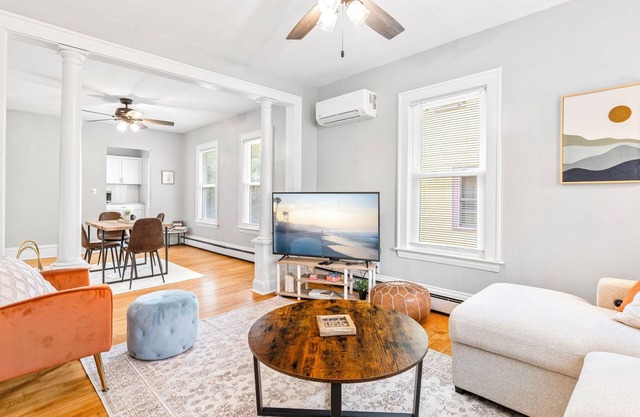Serenity place 2-bedroom home minutes from Minneapolis, AC, WiFi, pet friendly