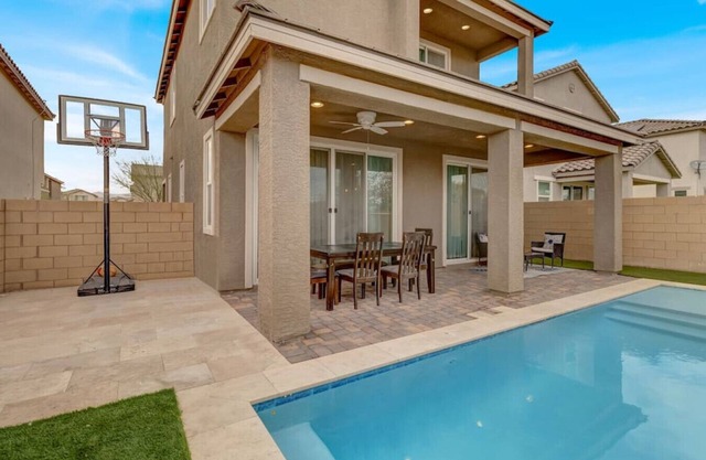 Serenity Retreat 3BR with Heated Pool and Parking