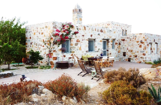 Serifos The Writer's Home, an off grid treat, 3min walk down to the beach Karavi
