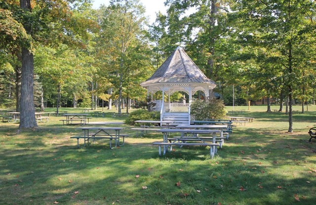 Settler's Inn Great Place to Relax in Leelanau County