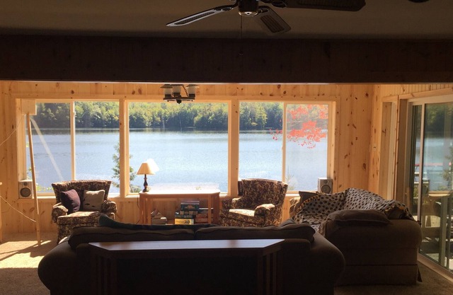 Seven Island Lakefront Cottage - Traditional Wisconsin Cottage