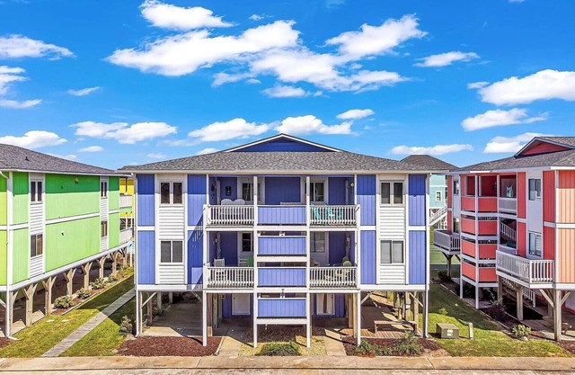 Seven Seas-7C - Great condo with community pool & tennis courts!