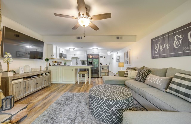 Sevierville Condo w/Balcony + Pool Access!