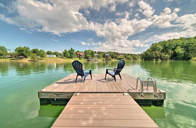 Sevierville Lake House w/Deck & Foosball Table!