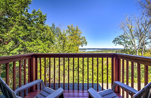 Sevierville Retreat: Private Hot Tub & Lake Views!
