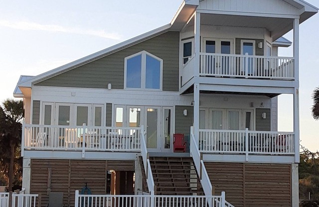SGI Beachfront Hm, 4 Bdrm 3 Bath Sleeps 13 prvt beach n pool 40% off 7/26 - 8/2