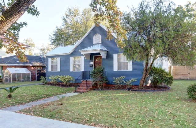 Shades of Blue on Park - Walk to Forsyth!