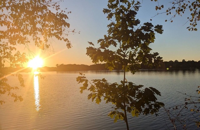 Shady Rest #13 Lower Manor, 3BR/2BA, Lakefront, Beach, Fishing, Relaxing, Fun!