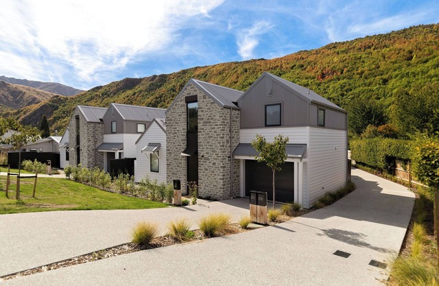 Shamrock Close - close to central Arrowtown