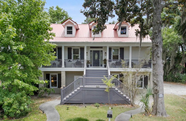 Shangri-La @ Thunderbolt: 5 Bedrooms On Vernon St!