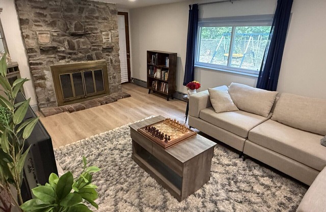Shantok Queen suites walk to Mohegan casino/Wi-Fi