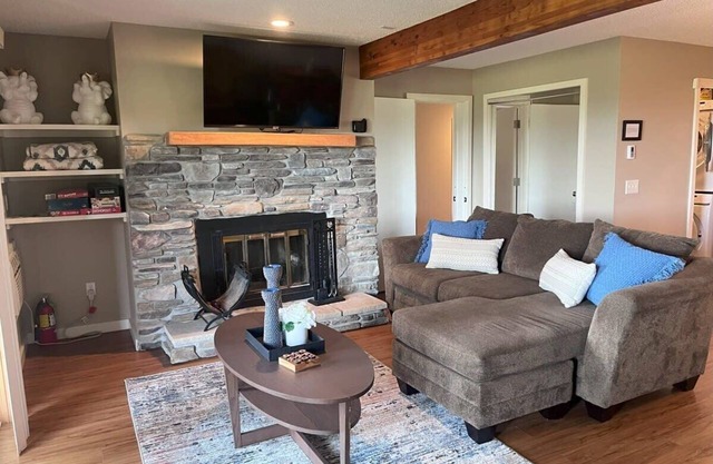 Shanty Condo-Pool Pass & Great Views Included!