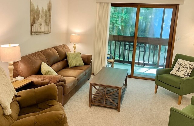 Shanty Creek Condo: Fall colors, skiing, relax