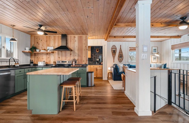 Shanty Creek, Torch Lake, Pool & Hot Tub Access, and Firepit