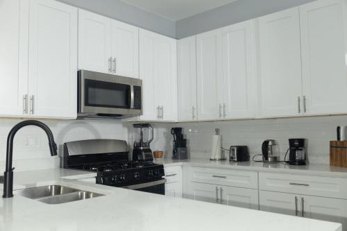 Shared, spacious condo near UChicago and Obama Center