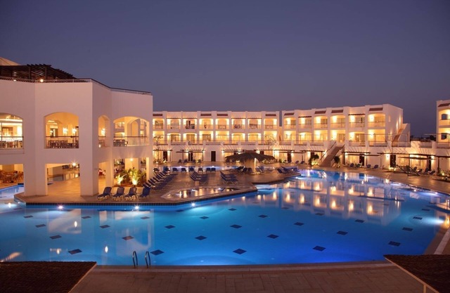 Sharm All-Inclusive Delights: Pools, Live Shows & Watersports