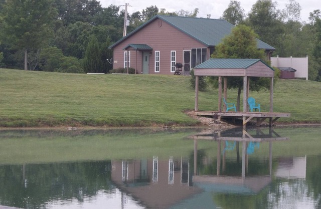 Shawnee National Forest Romantic Lake Cabin with Hot Tub, near Wine Trail