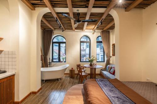 Sheep5 mins to Cathedral