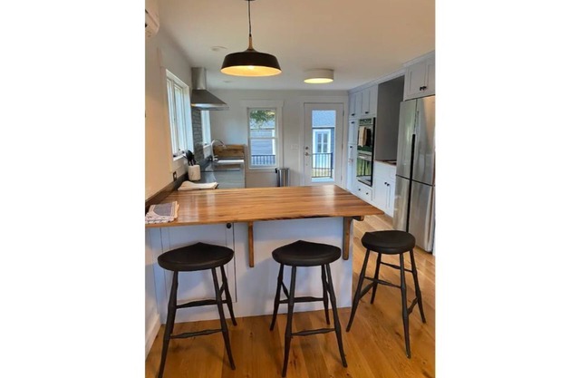 Shelburne Falls #1 Rated STR. Blue on South. Style design with comfort.