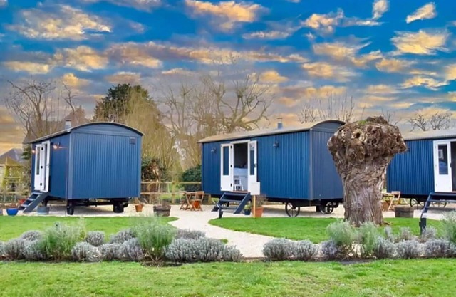 Shepherd's Hut -The Nest/The Burrow