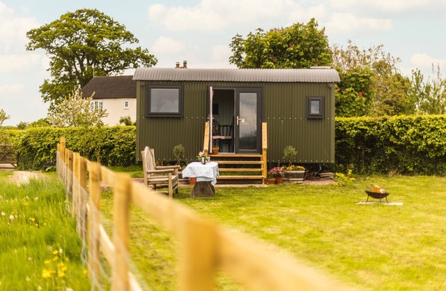 Shepherds Hut in rural meadow ~ Mulsford Cottage