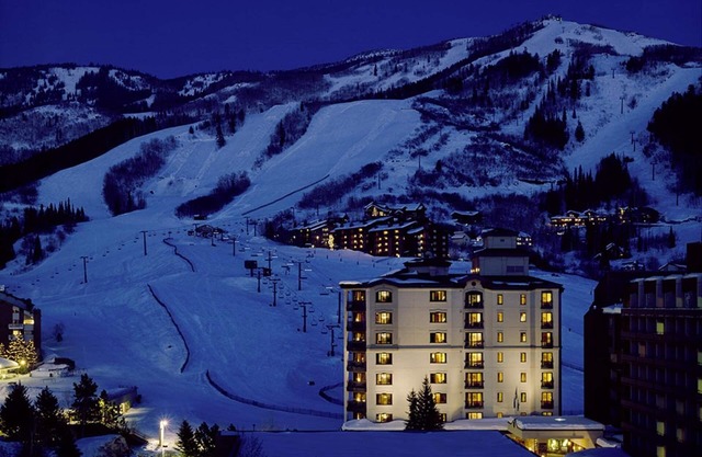 Sheraton Steamboat Resort Villas - 2-Bedroom Villa, Christmas SkinSleeps 6