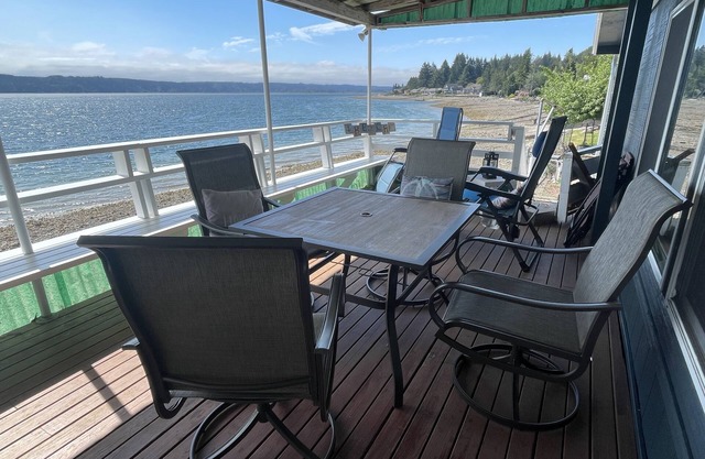 Sherry's Hood Canal House