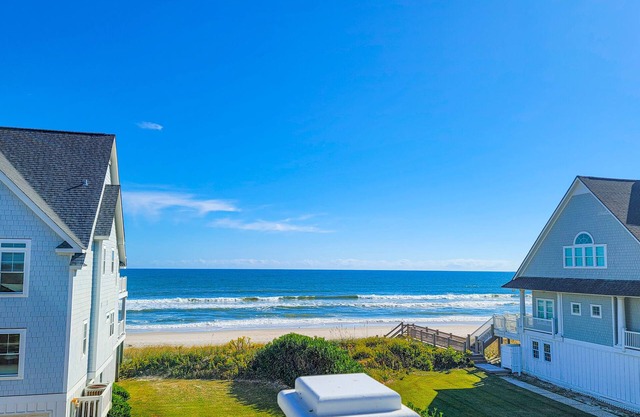 Shore Break: Luxurious 6-Bed Oceanfront Retreat