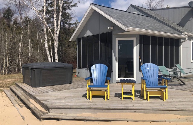 Shoreline Oasis- Your Cozy Autumn Retreat with Beachfront Beauty