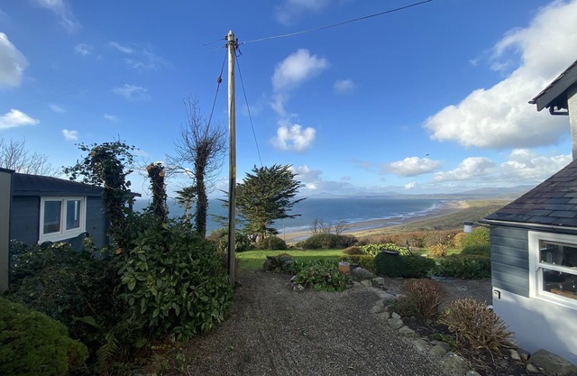 SIBRWD Y MOR, pet friendly, character holiday cottage in Harlech