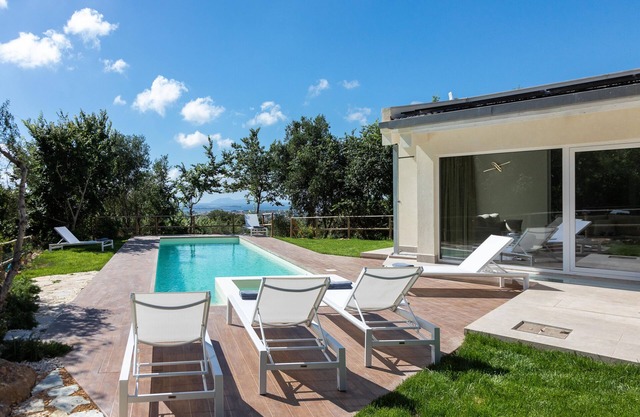 Sicily villa with pool and sauna sleeps 10