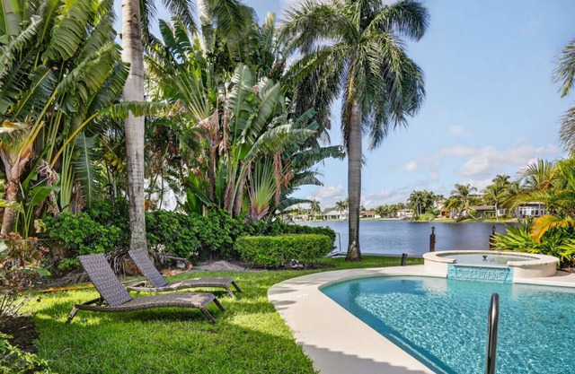 Siena villa waterfront