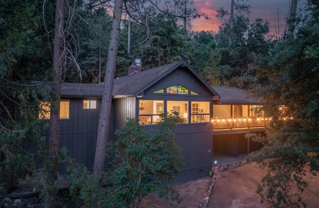 Sierra Mountain Escape - Brand new spa/game room!