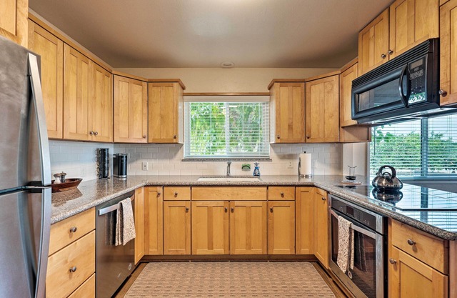 Sierra Nevada Mountain Retreat, Set on Citrus Farm