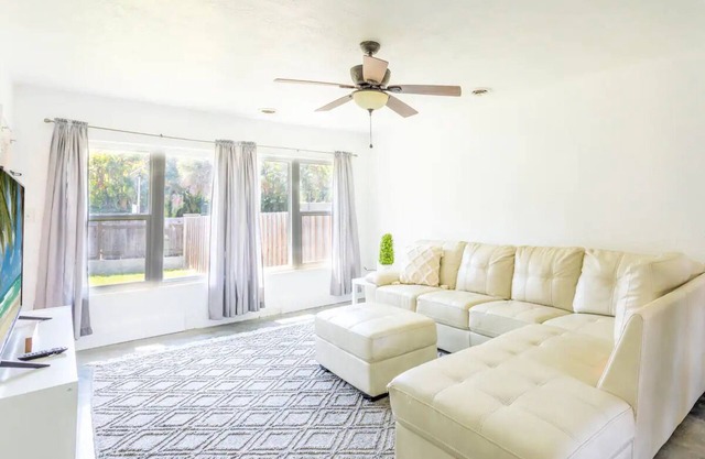Siesta Key bungalow walking distance to beach ! name: Siesta Side (A)