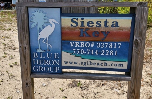 Siesta Key Cottage: Ground level, private pool, recently renovated. Old Florida!