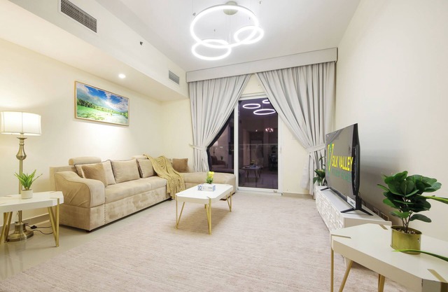 Silk Valley - Luxury 3 Bedrooms + maid's room located in prime location