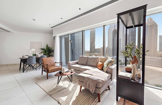 Silkhaus Modern Studio | Central Park Tower | DIFC