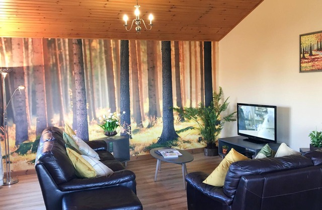 Silver Birch Lodge with Hot Tub near Cupar, Fife