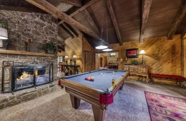 Silver Fox Inn Beautiful 5-bedroom Cabin w/hot tub